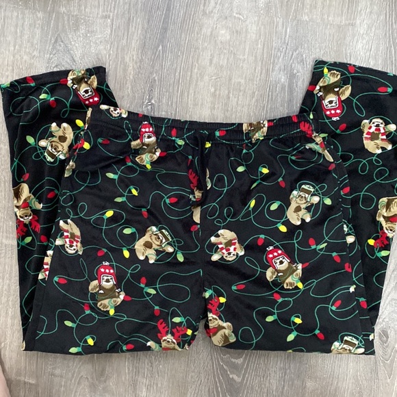 Christmas Pajamas with Sloths on them Size Large - Picture 1 of 6